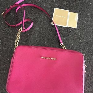 EXTREME PRICE DROP ON MICHAEL KORS BAG